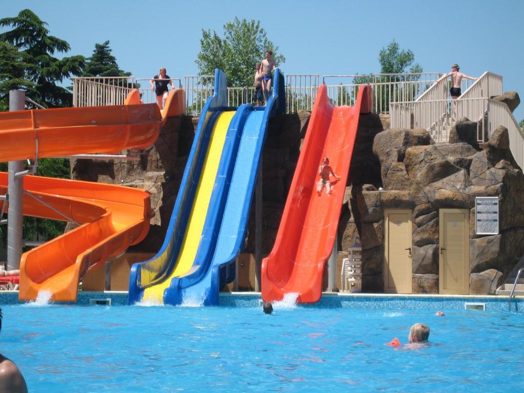 Hotel Iskar & Aquapark Slantchev Briag Extérieur photo