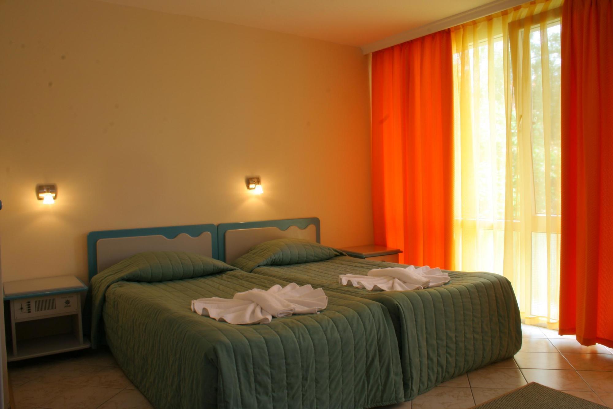 Hotel Iskar & Aquapark Slantchev Briag Extérieur photo